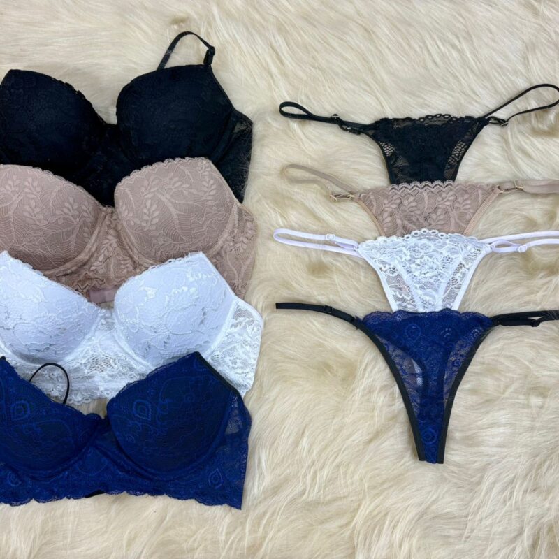 Conjunto tasa soft Bustier, de encaje con colaless regulable.
