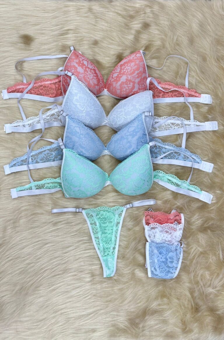 Conjunto triangulo soft de puntilla con regulable, tonos pasteles.