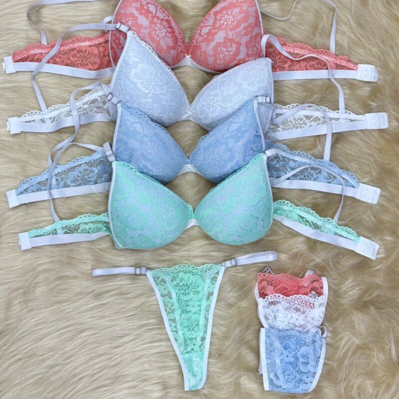 Conjunto triangulo soft de puntilla con regulable, tonos pasteles.