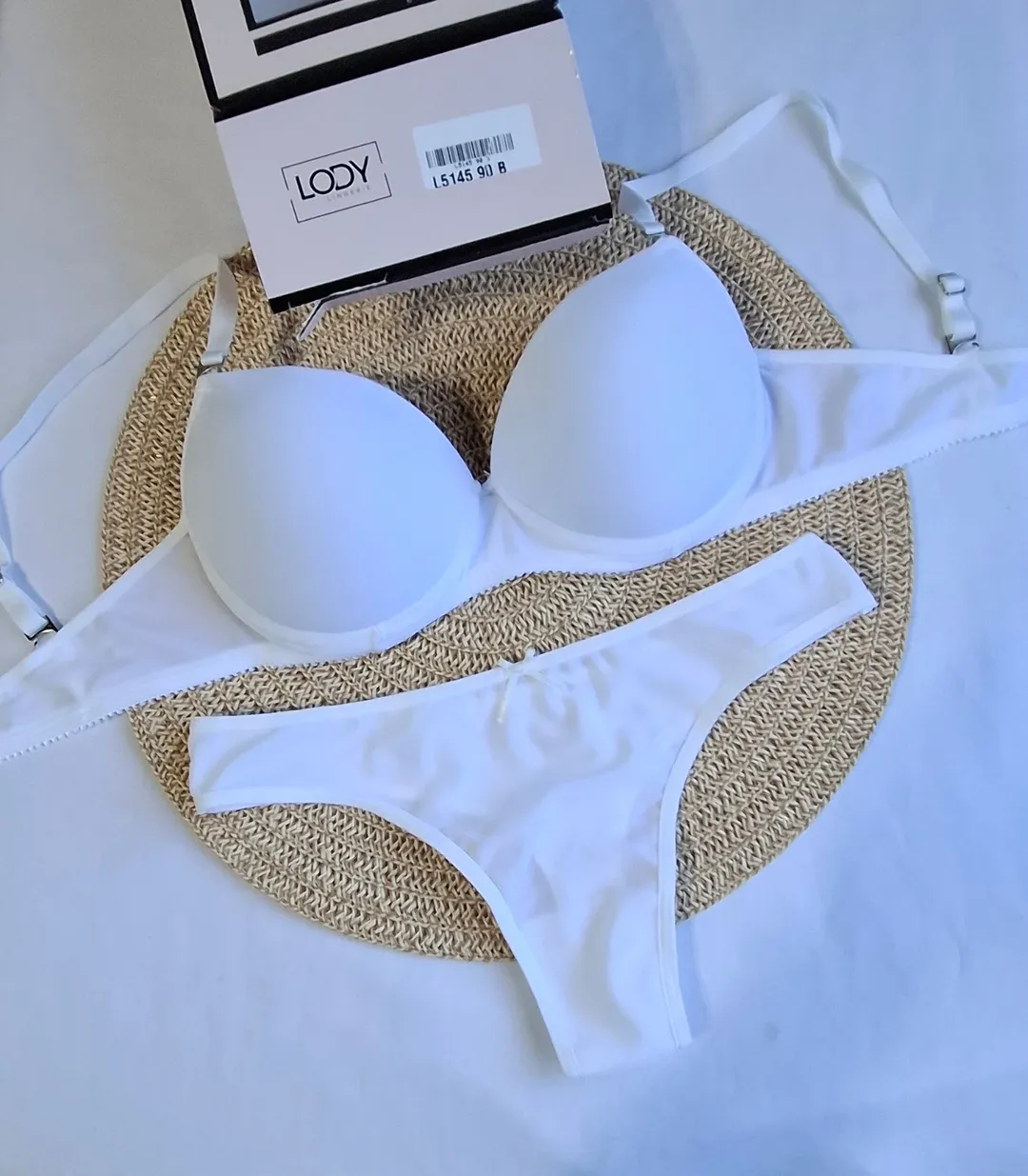 Conjunto tasa soft con base microfibra y colaless.