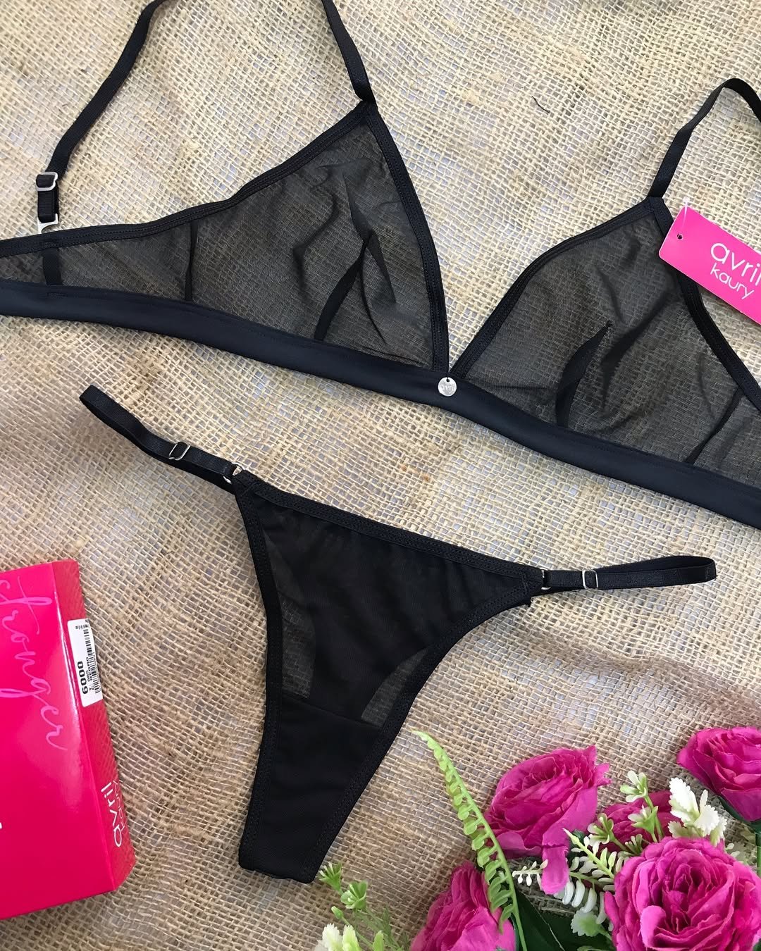 Conjunto brallet de tul con colaless regulable.