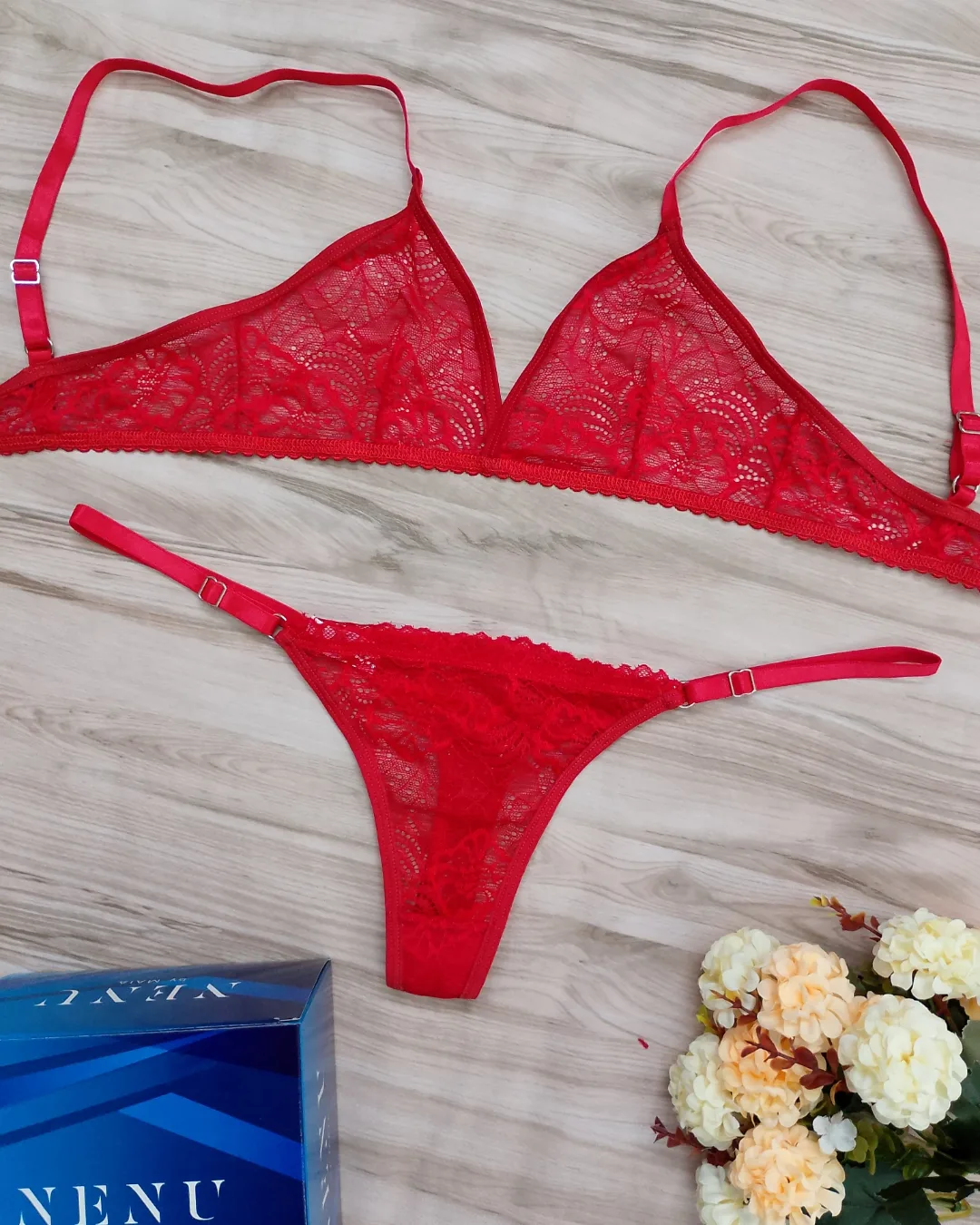 Conj. brallet de puntilla con tanga regulable.