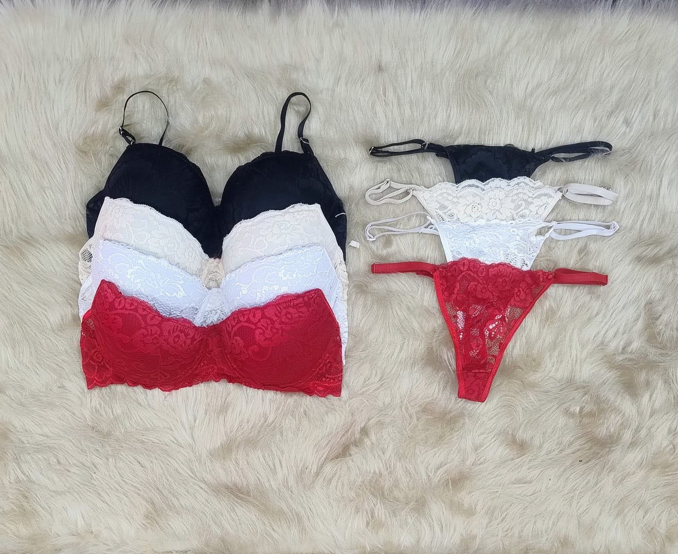 Conjunto tasa soft de encaje con colaless regulable.