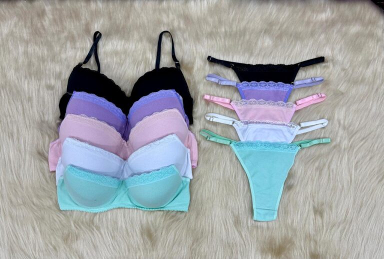 Conjunto tasas soft de algodón con puntilla y colaless regulable.