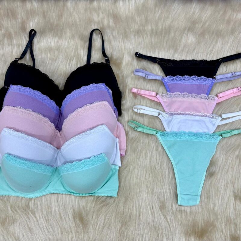 Conjunto tasas soft de algodón con puntilla y colaless regulable.