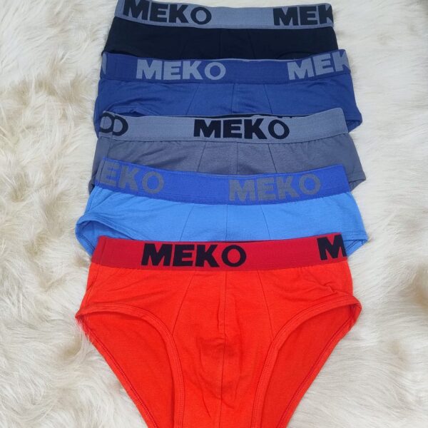 Slip de algodón con elástico.