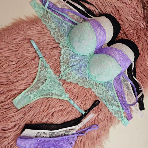 Conj. taza soft de encaje con base en forma de V.