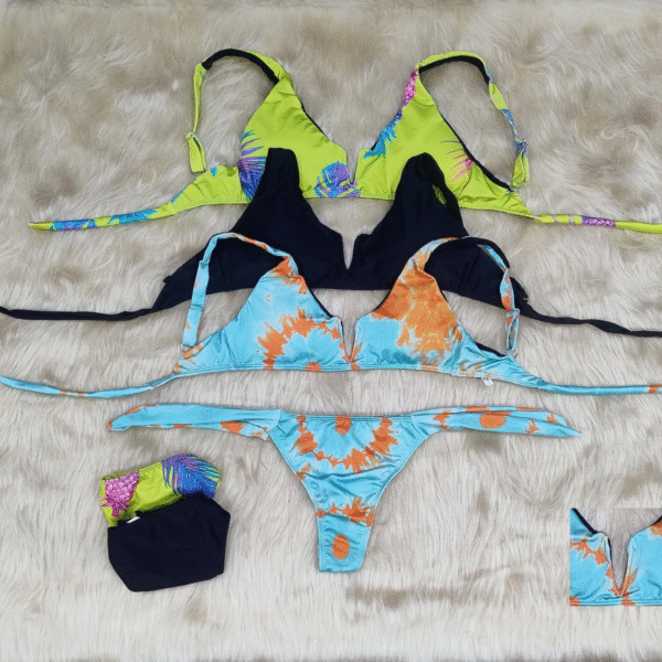 Bikinis combinadas escote en V.