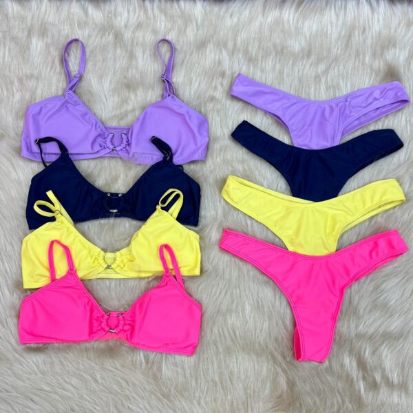 Bikini con argolla y colaless.