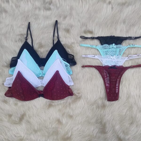 Conjunto triángulo de tul y puntilla, x12.