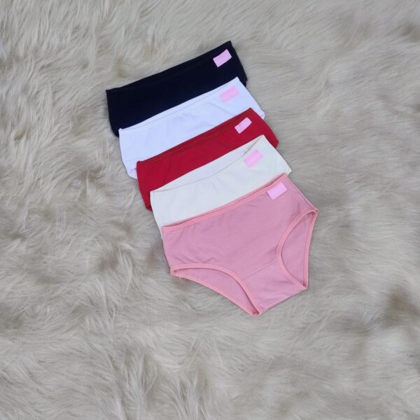 Bombachas de nena de algodón lisas.