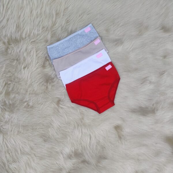 Bombachas de nena, lisas.