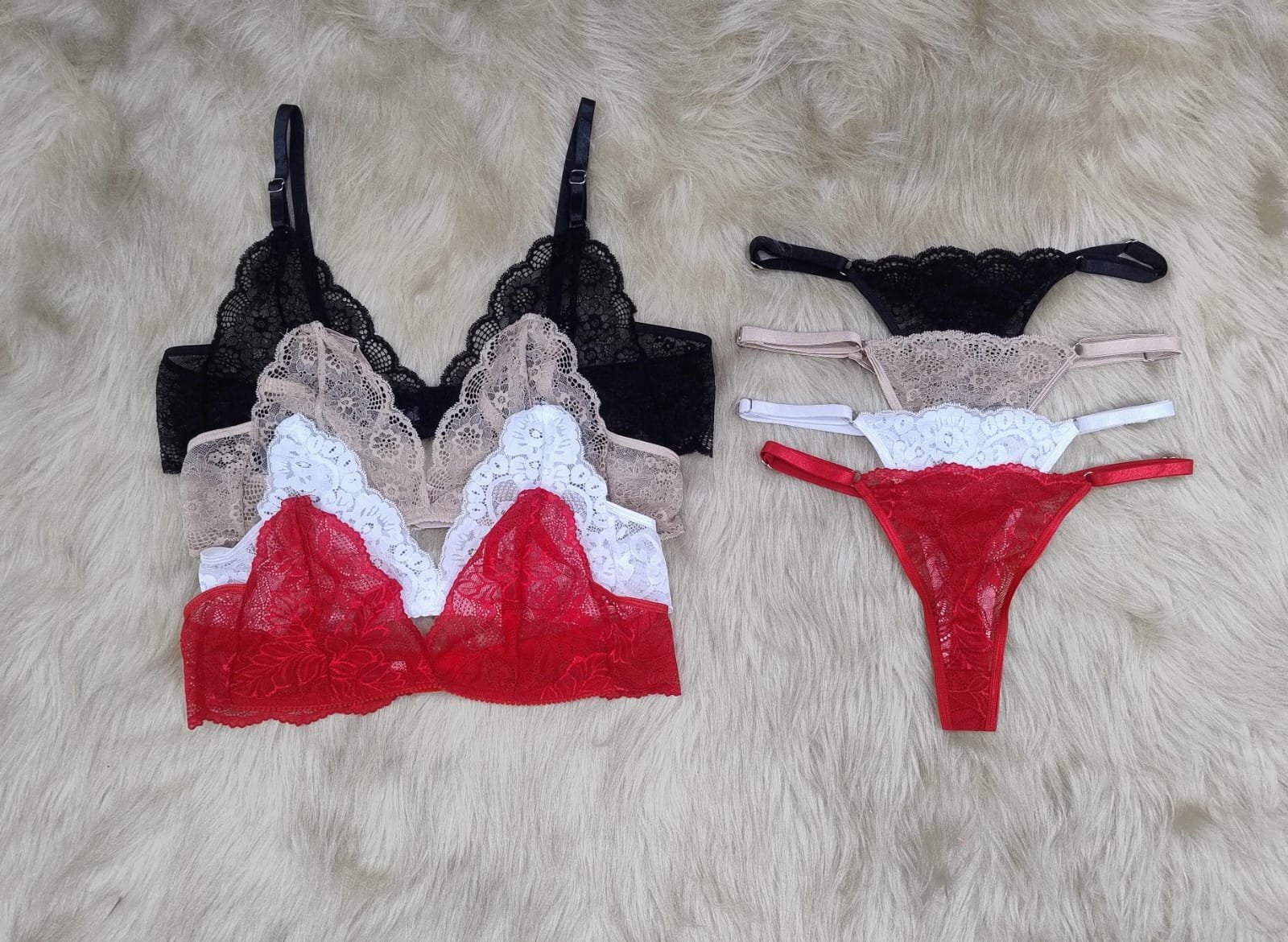 Conjunto brallet de encaje con colaless regulable.