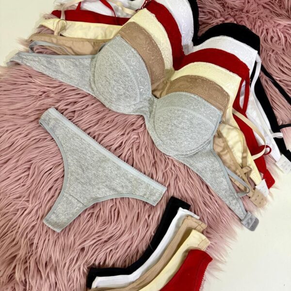 Conjunto tasa soft de algodón con puntilla y  colaless.