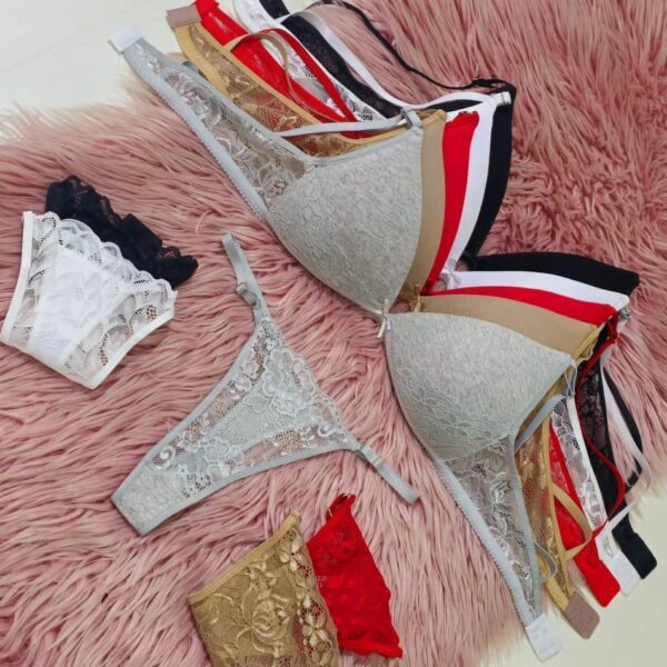 Conjunto triàngulo algodòn con puntilla.