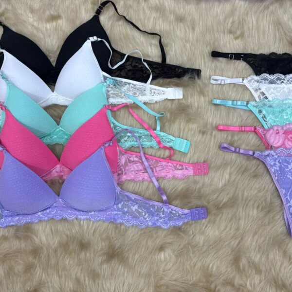 Conjunto triàngulo micro/fantasia con base.