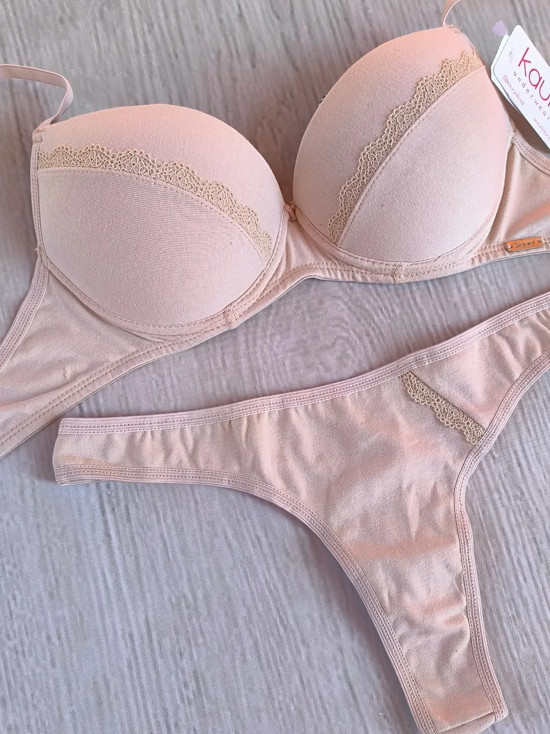 Conj. tasa soft de algodón con puntilla.
