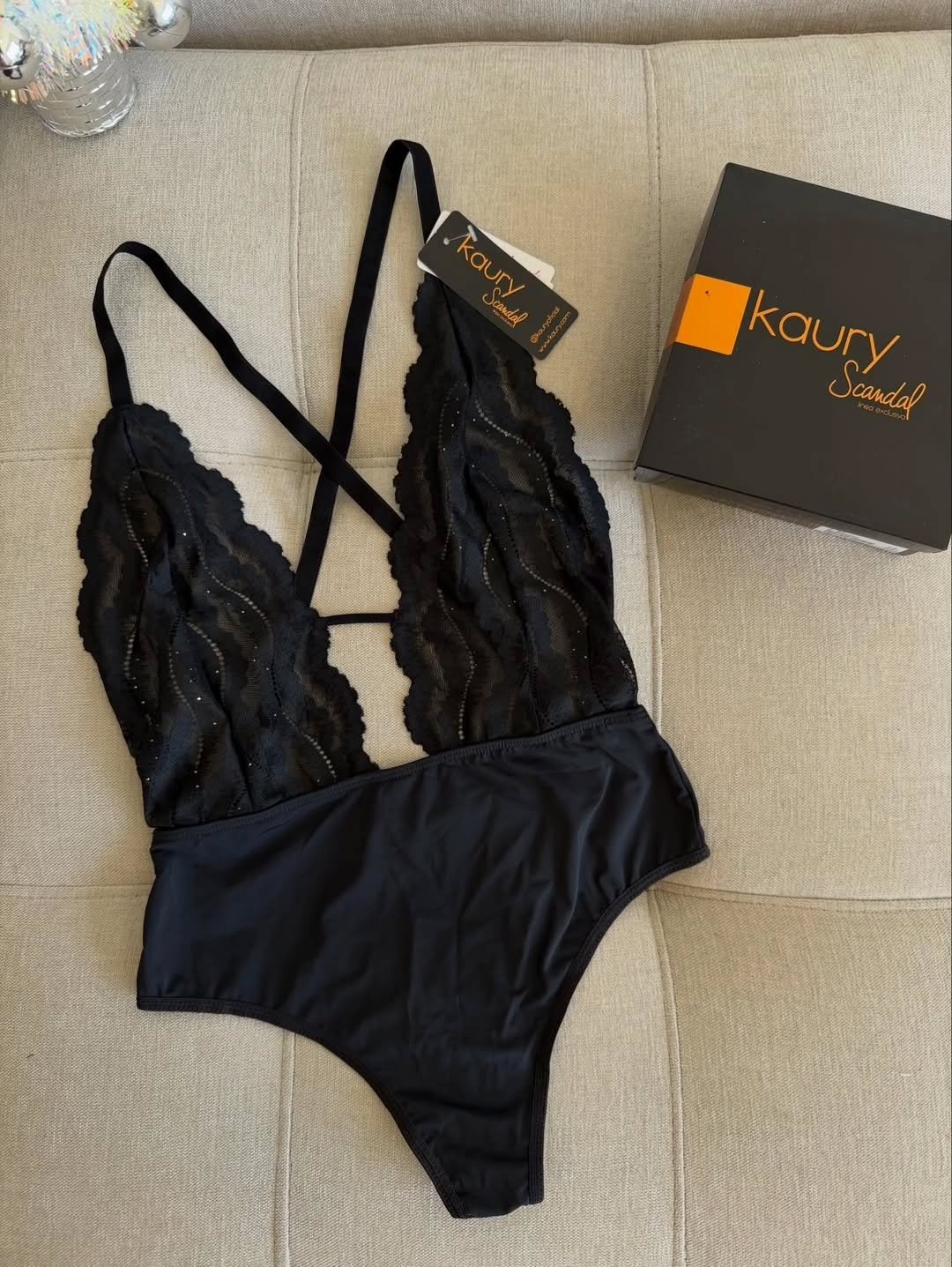 Body de microfibra con puntilla.