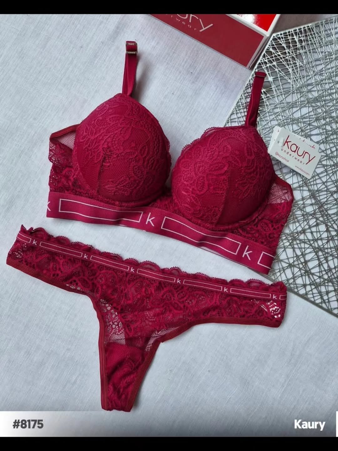 Conj. bustier de puntilla con elástico personalizado.