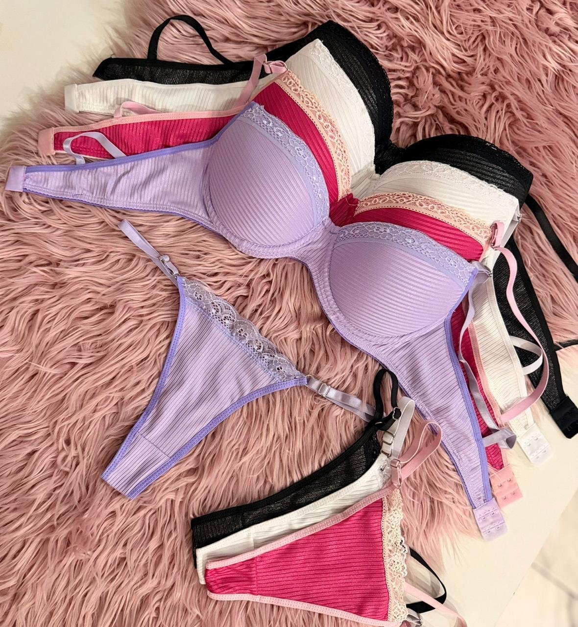 Conjunto tasa soft de Morley  con puntilla brillo , colaless regulable.