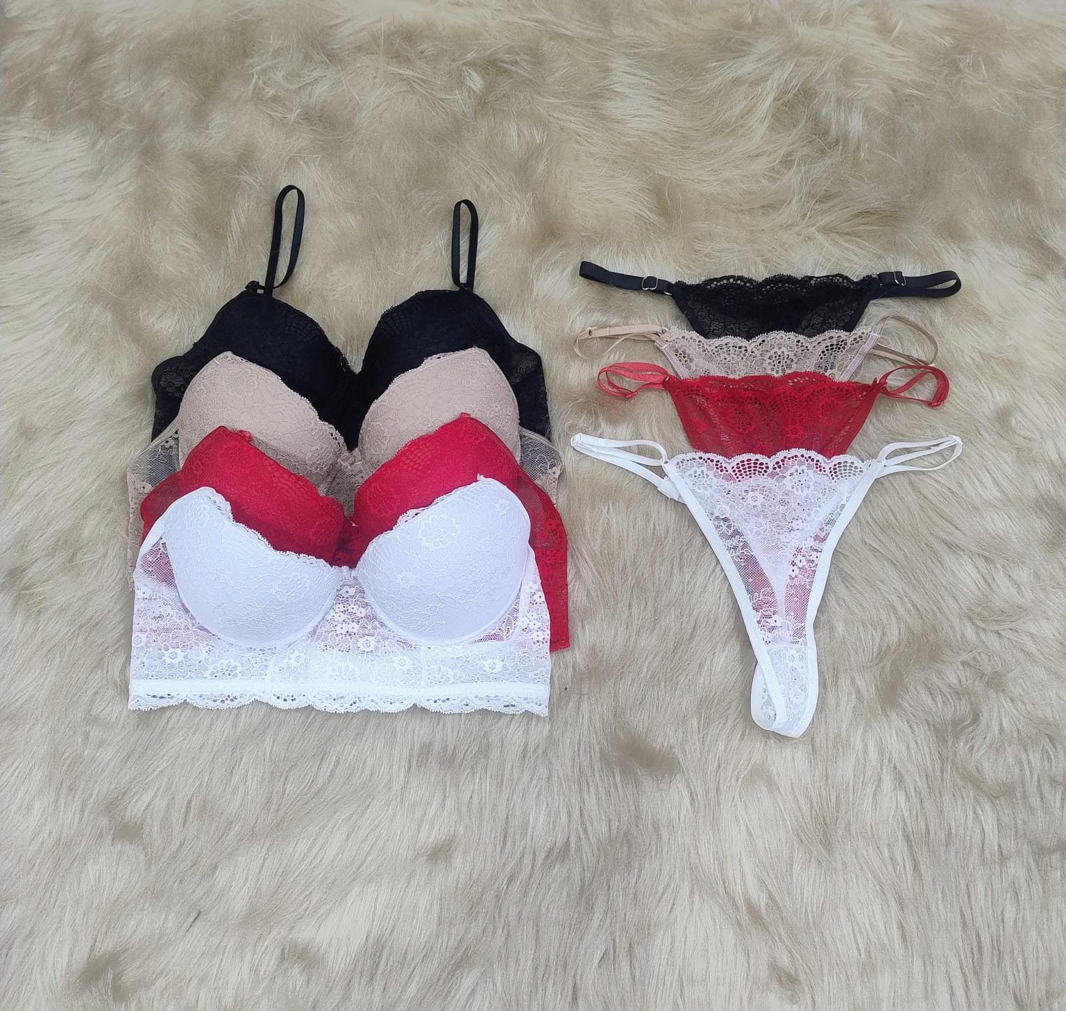 Conjunto tasa soft de encaje con regu bustier.